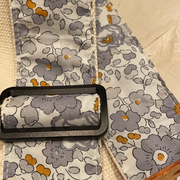 NuovoDesign L l B E R T Y Floral Design  Guitar strap - Picture 6 of 6